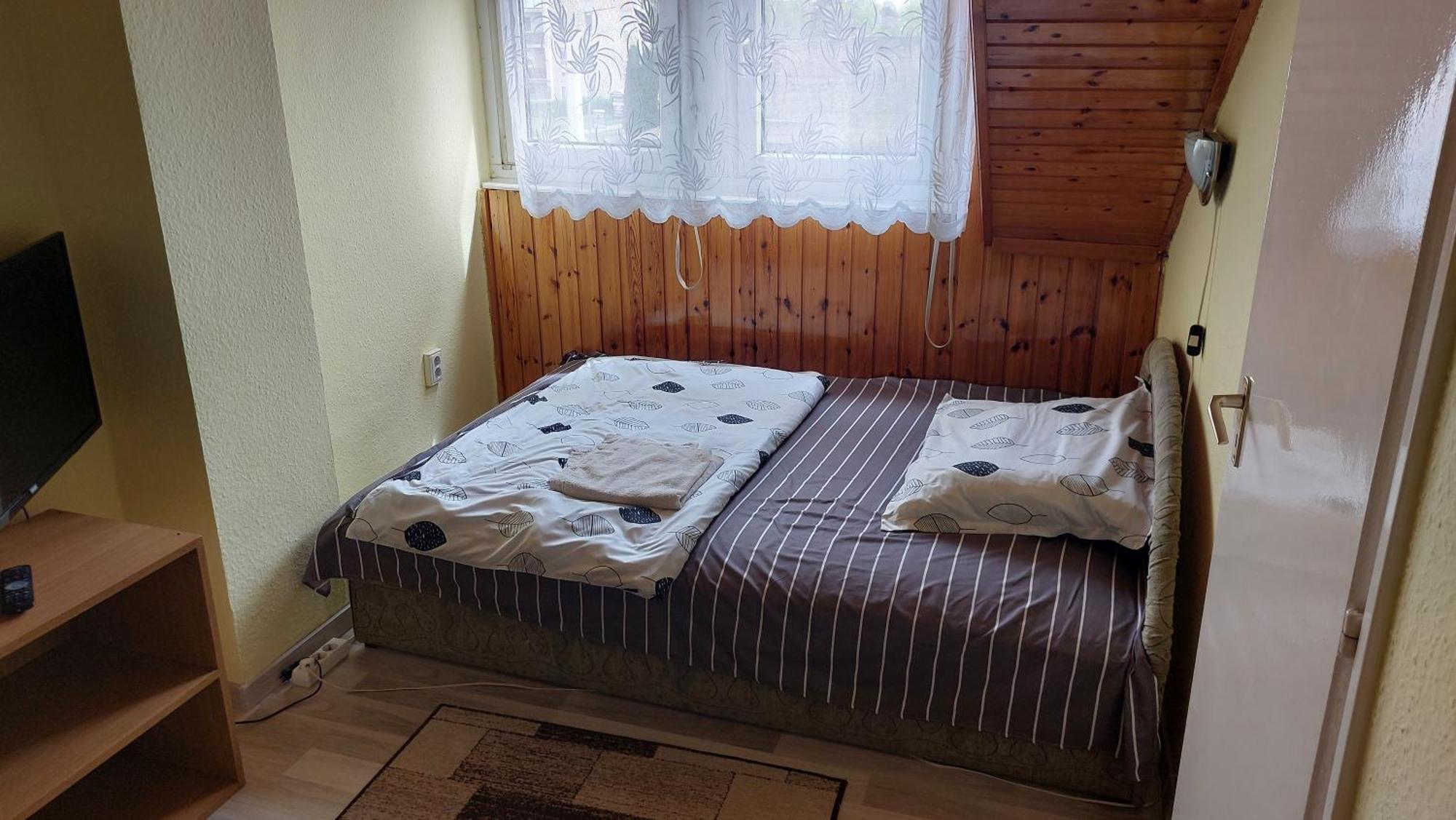 Napsugar Panzio Hotel Vác Екстериор снимка