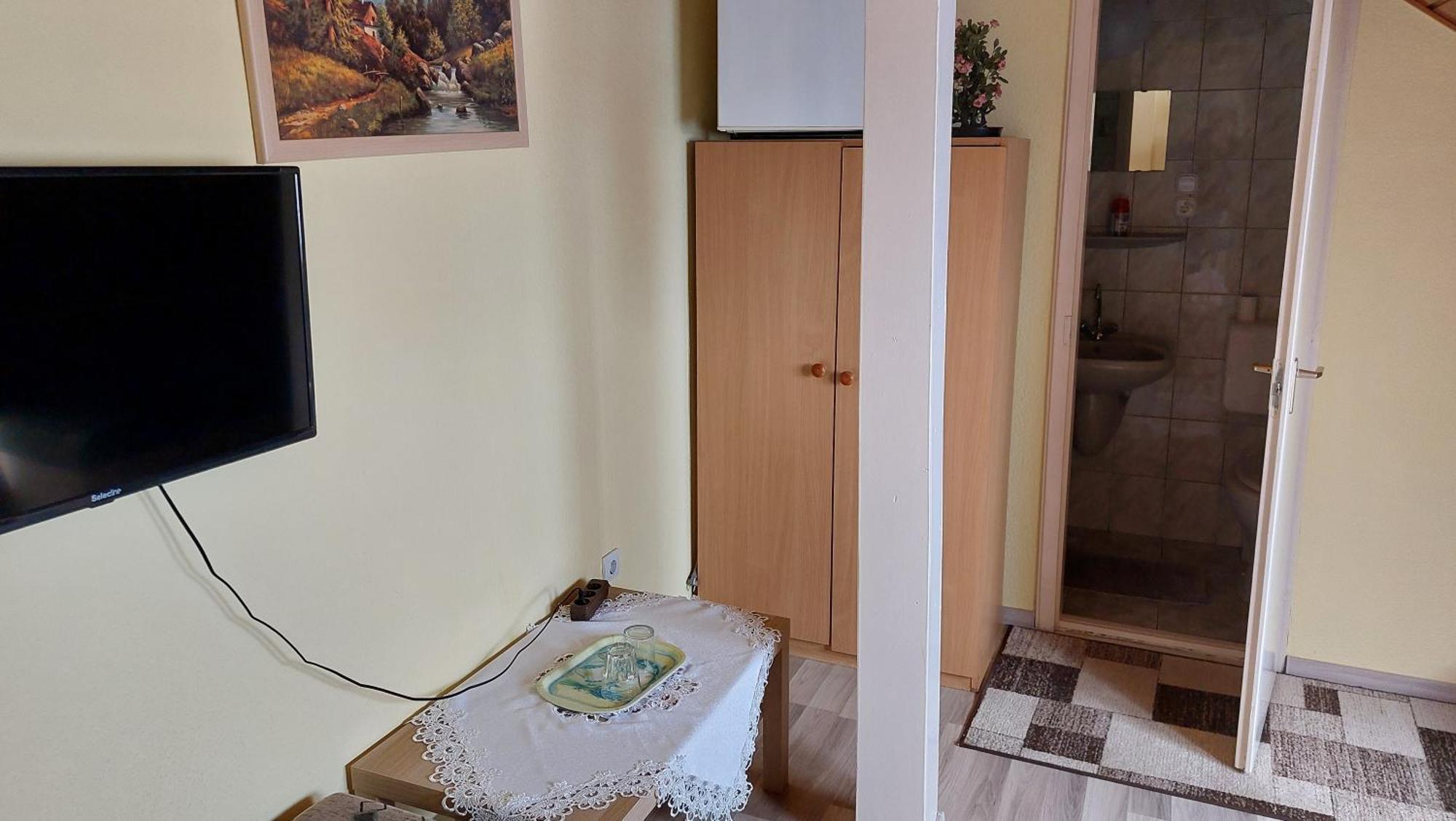 Napsugar Panzio Hotel Vác Екстериор снимка
